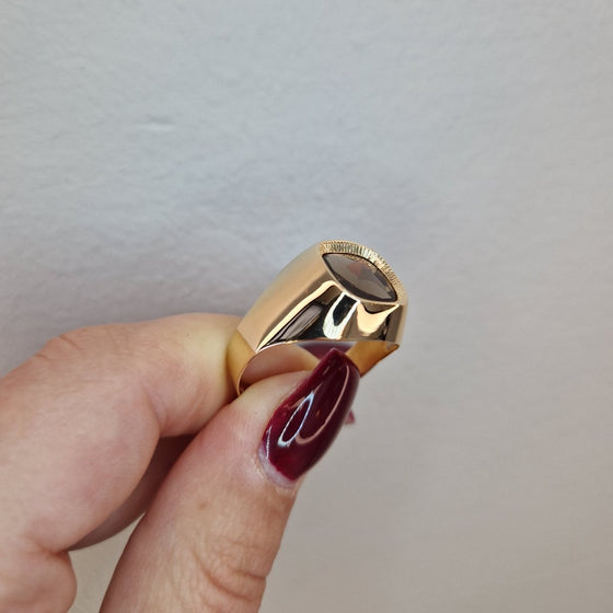 Klackring Med design & brun sten 18k Guld