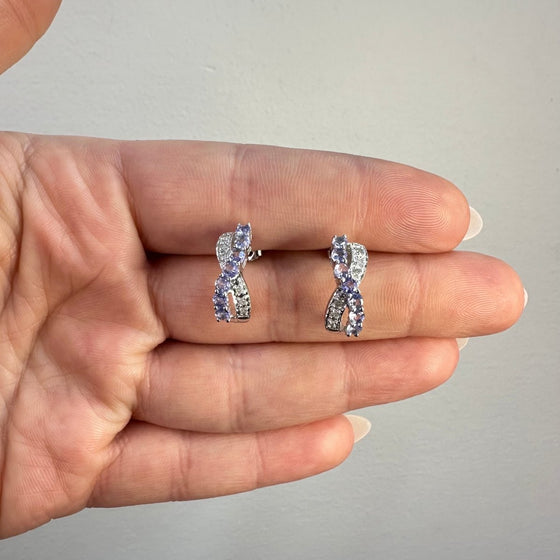 Örhängen vitguld med diamanter och tanzanite