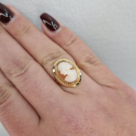 Ring med stor Camè 18k guld