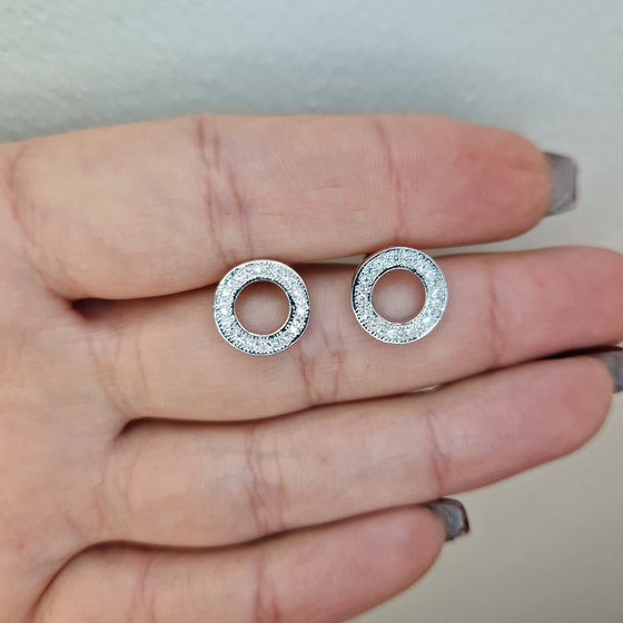 Silverörhängen cirkel med cubic zirconia stenar